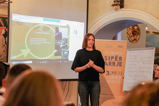 Participants at an entrepreneurship training and awards event (photo AW-02)