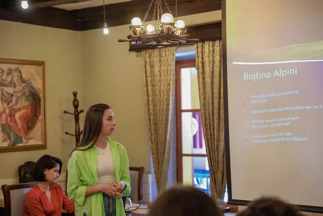 Participants at an entrepreneurship training and awards event (photo AW-07)