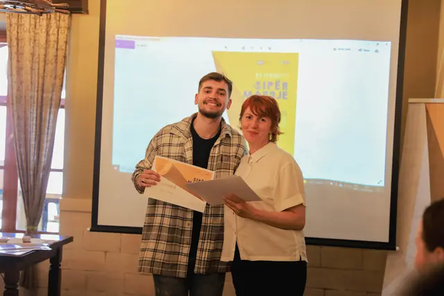 Participants at an entrepreneurship training and awards event (photo AW-11)