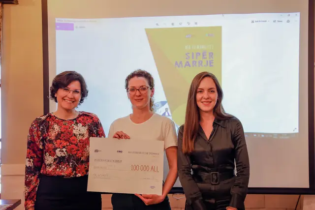 Participants receiving an award at an entrepreneurship event