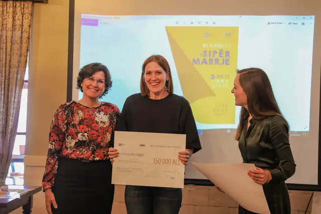 Participants at an entrepreneurship training and awards event (photo AW-13)