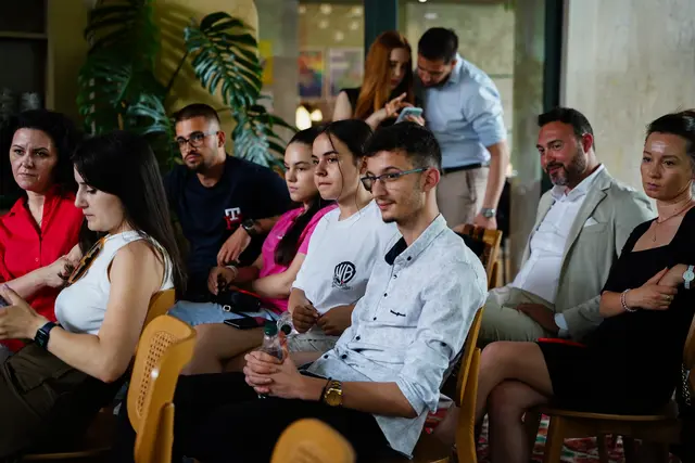 Panel and audience at the Digital Nomads Summit in Tirana (photo DN-04)