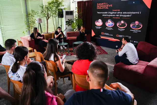 Panel and audience at the Digital Nomads Summit in Tirana (photo DN-05)