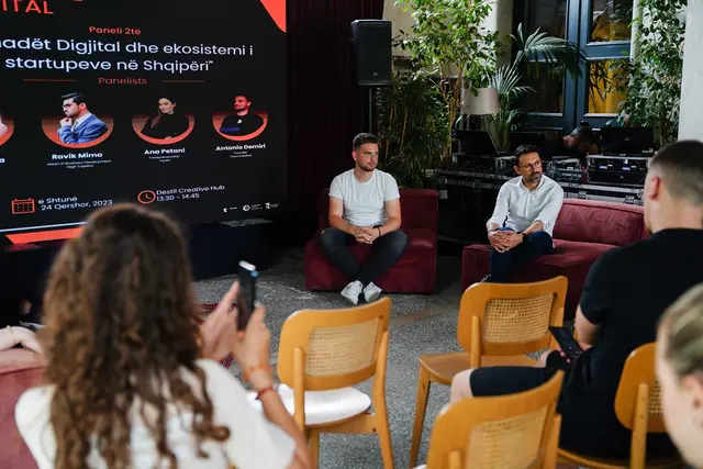 Panel and audience at the Digital Nomads Summit in Tirana (photo DN-06)